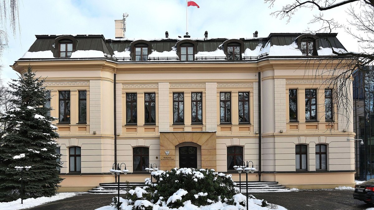 Polsko a past „bojující demokracie“: lze obnovit právní stát obcházením práva?